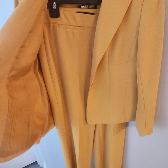 Kasper Mustard Yellow Women's Suit Set - Picture 3 of 3